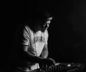 DJ FeezoL – Back 2 Back Mix  Ft. DJ Drew